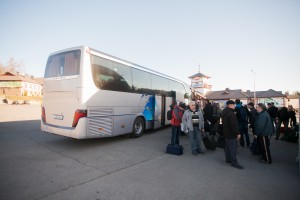 Чтобы свести неудобства к минимуму, мы организовали несколько спецрейсов, которые привезли коллекционеров с вокзала и из гостиницы прямиком в Логойск, к месту проведения встречи.